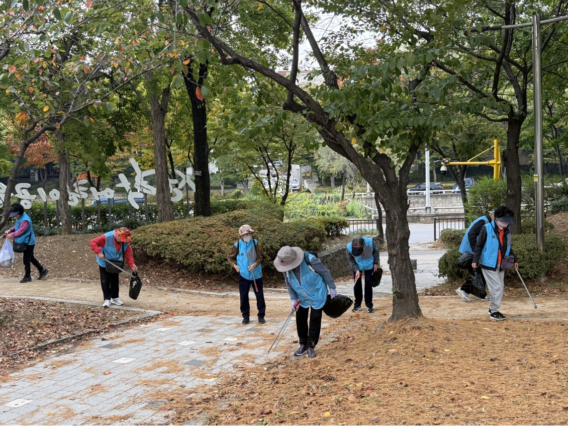 연수구 ‘우리 동네 가꾸미’ 어르신 391명, 걷기대회 앞두고 환경 정비